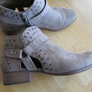 Womens Madden Girl Ankle Boots Size 10M Faux Leather Suede Closed Toe Tan